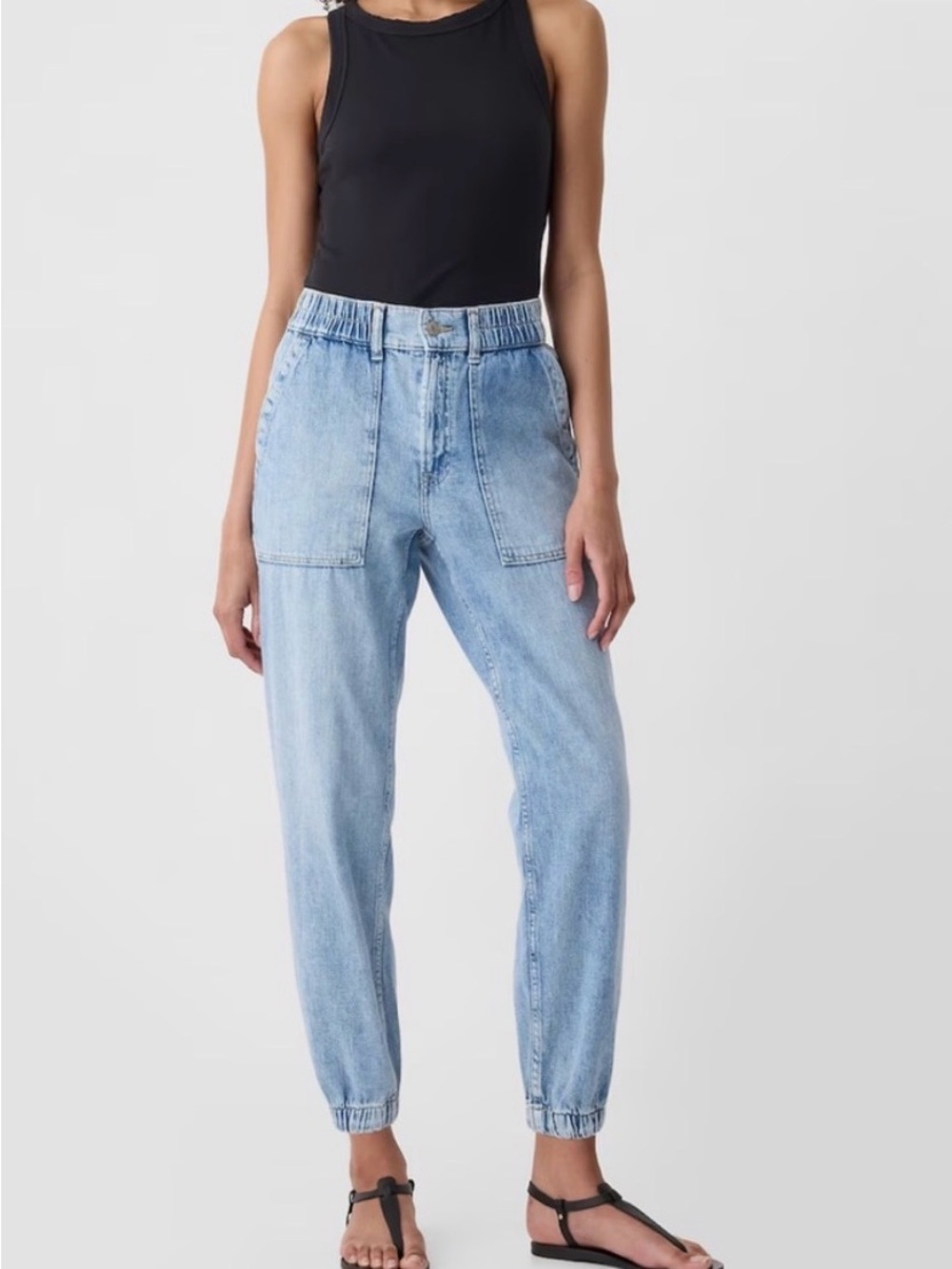 EUC GAP High-Rise Denim Girlfriend Utility Joggers in Medium Wash Size Small - Picture 2 of 16
